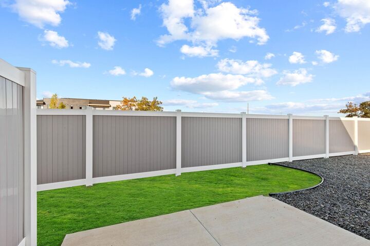 Property Photo: 224 S Woodlawn Ln WA 99216