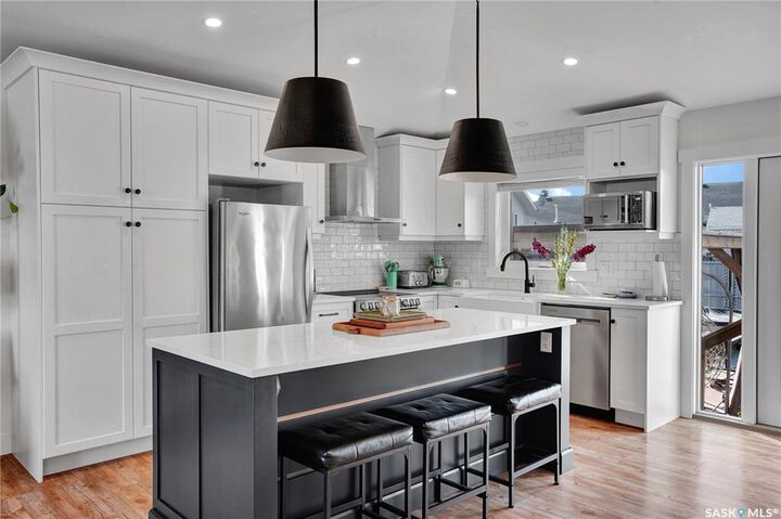 Property Photo:  605 4th Street W Stree  W  SK S0K 4S0 