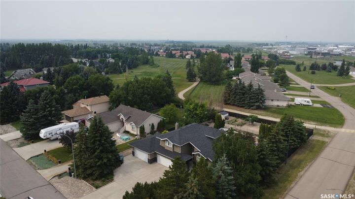 Property Photo:  1 Palmer Crescent  SK S4L 1A3 