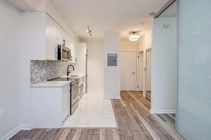 Property Photo: 111 Elizabeth Street 1117 ON M5G 1P7