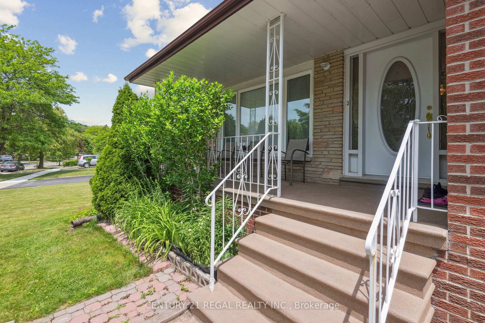 Photo de la propriété:  152 Weir Crescent  ON M1E 4T5 