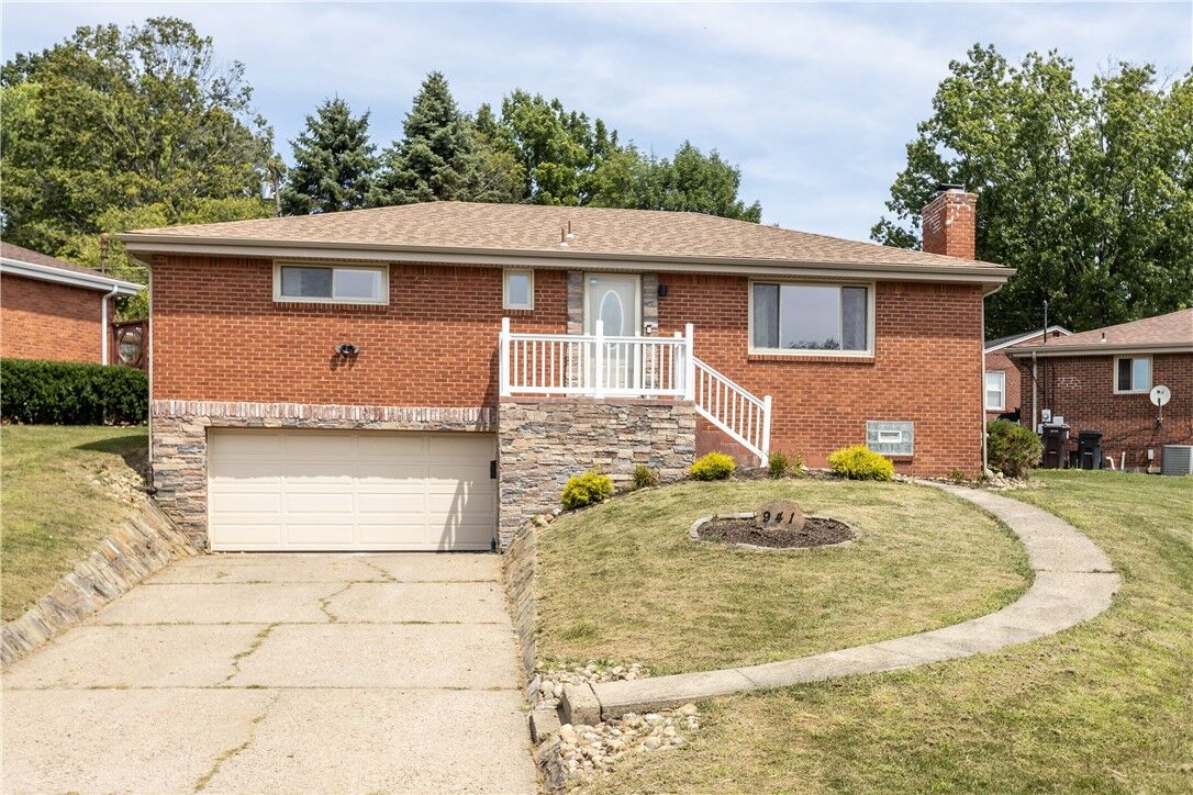 Property Photo:  941 Angelo Dr  PA 15236 