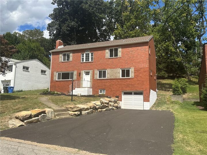 Property Photo: 5135 S Passage Dr PA 15236