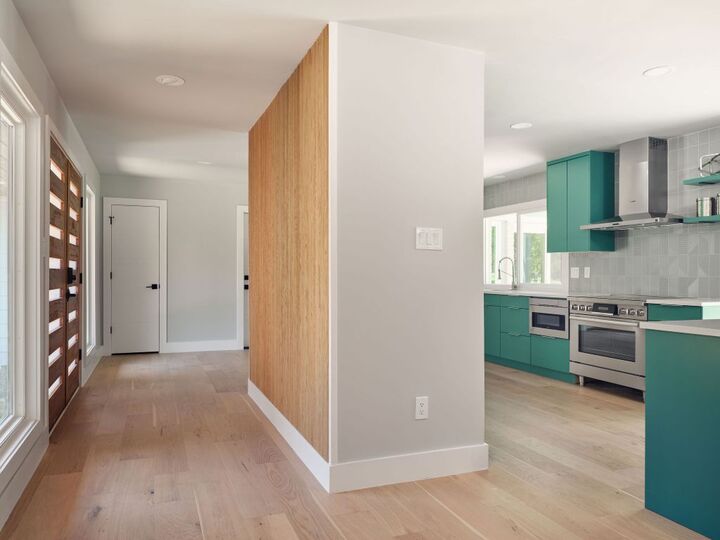 Property Photo: 8704 Balcones Club Drive TX 78750