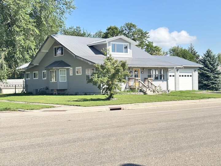 Property Photo:  220 4th St  SD 57451 