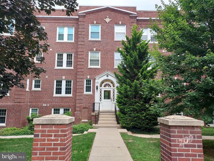 Property Photo:  104 Woodside Road C-302  PA 19041 
