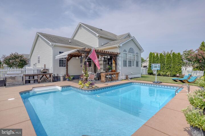 Property Photo:  2 Royal Court  DE 19963 