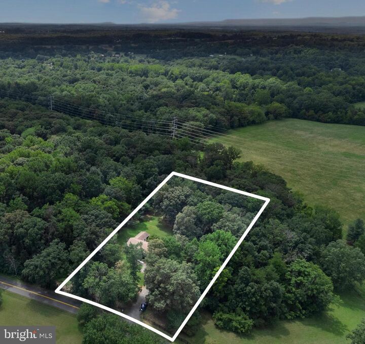 Property Photo: 9134 Green Road VA 20187