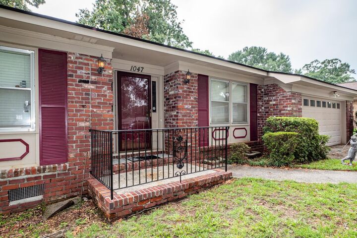 1047 Yeamans Hall Road  Hanahan SC 29410 photo
