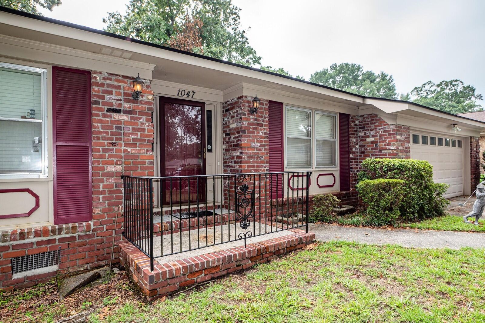 Property Photo: 1047 Yeamans Hall Road SC 29410