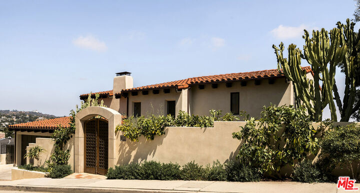 Property Photo: 7020 La Presa Dr CA 90068