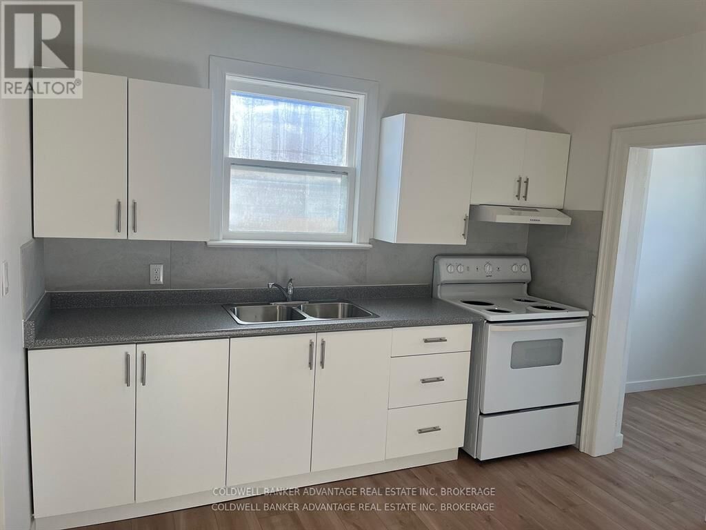 Property Photo:  832 King Street  ON L3K 4J5 