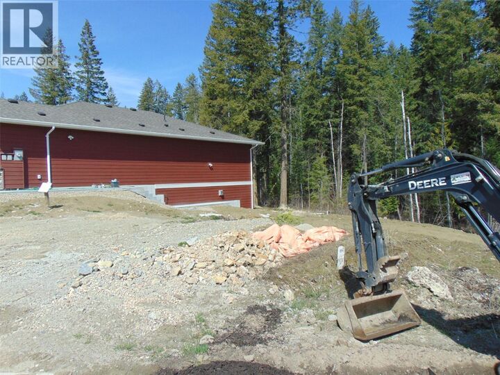 Property Photo: 2715 Golf Course Drive 17 BC V0E 1H1