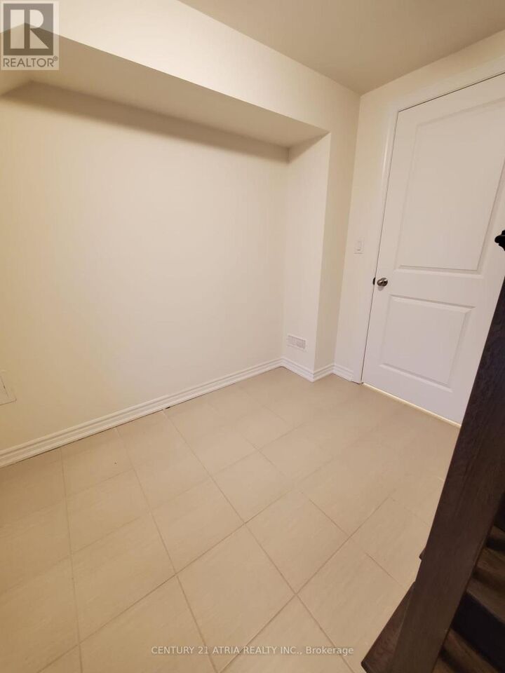 Property Photo:  462 Salem Road South  ON L1S 7S9 