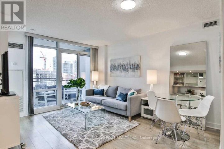 Property Photo:  25 Telegram Mews 1816  ON M5V 3Z1 