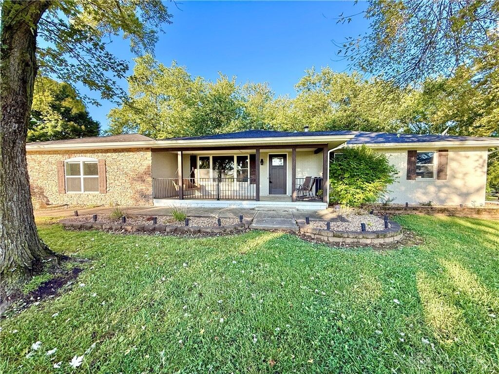 Property Photo: 6189 Lesourdsville West Chester Road OH 45011