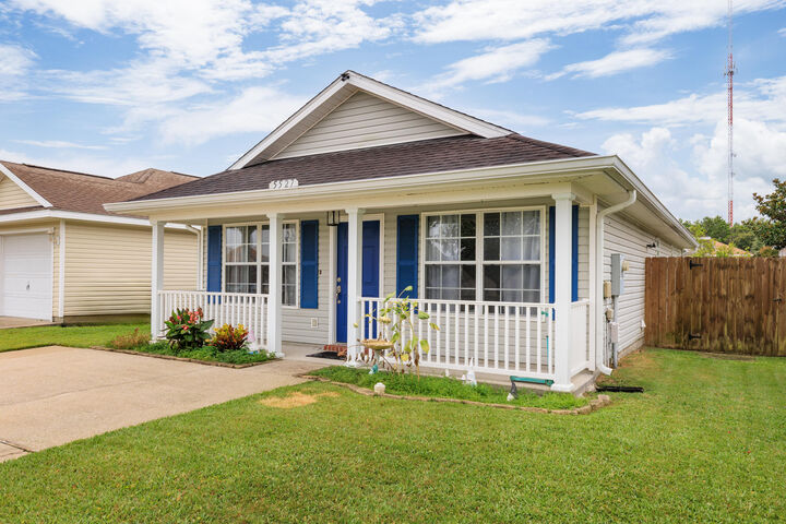 Property Photo:  5527 Sea Spray Court  FL 32563 