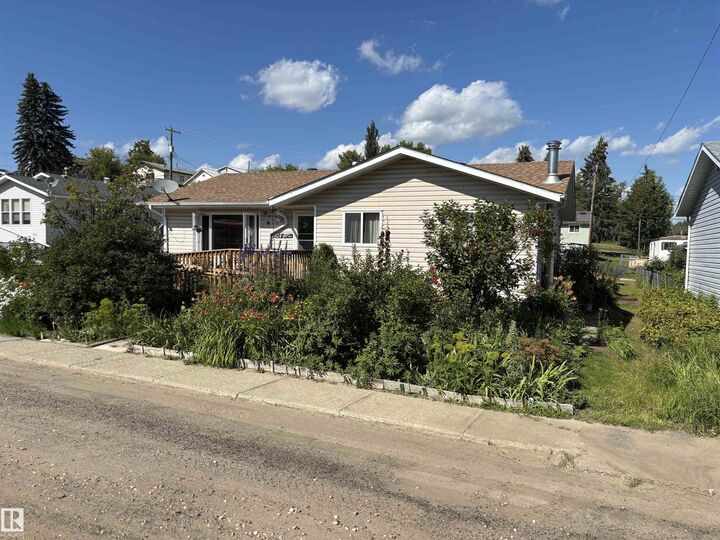 Property Photo: 4824 49 Avenue AB T0E 2A0