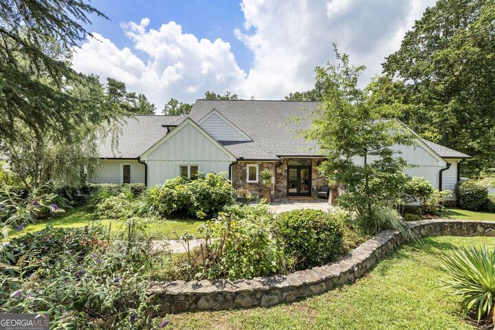 Property Photo: 1350 Keans Court GA 30075