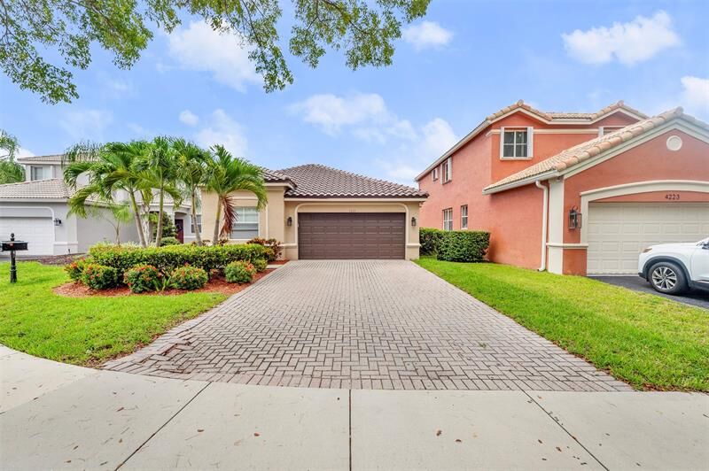 Property Photo:  4227 Sabal Ridge Cir  FL 33331 