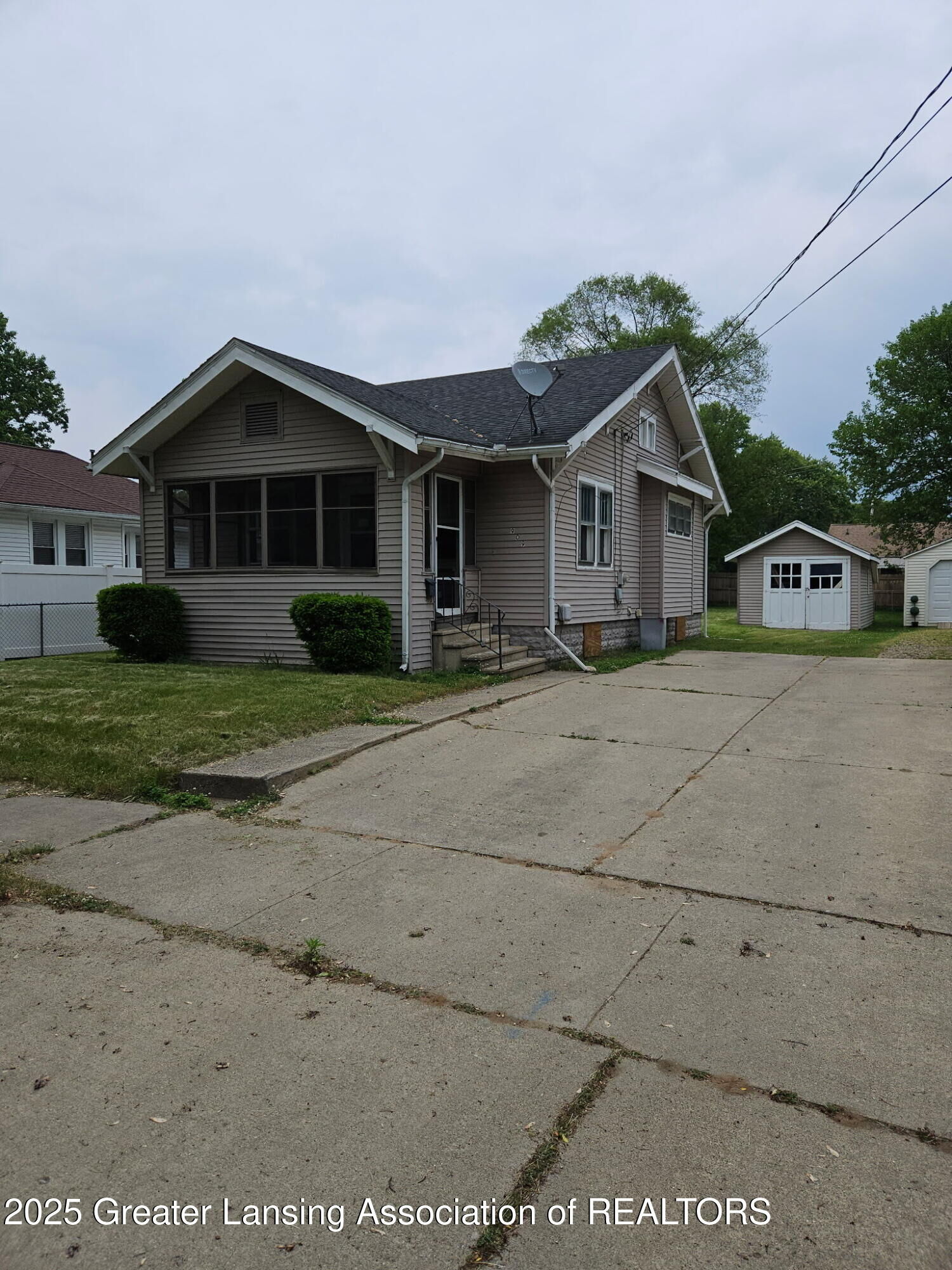 Property Photo: 909 Seymour Avenue MI 49202