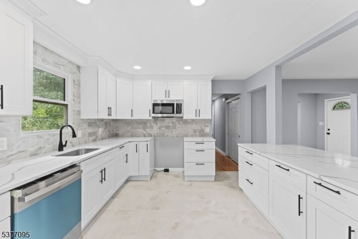 Property Photo: 9 Deer Path NJ 08848