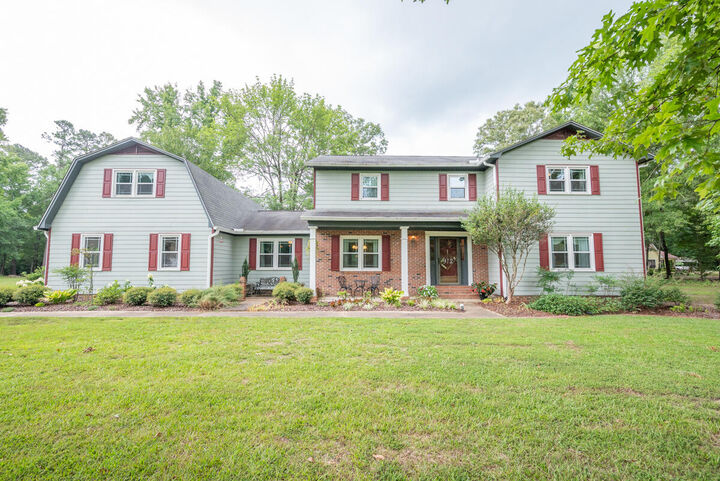 Property Photo:  913 Southgate Drive  MS 39759 