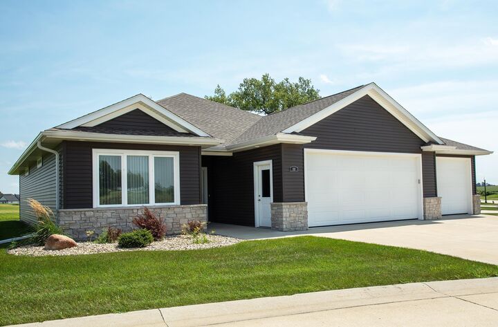 132 Fairway Dr  Waverly IA 50677 photo