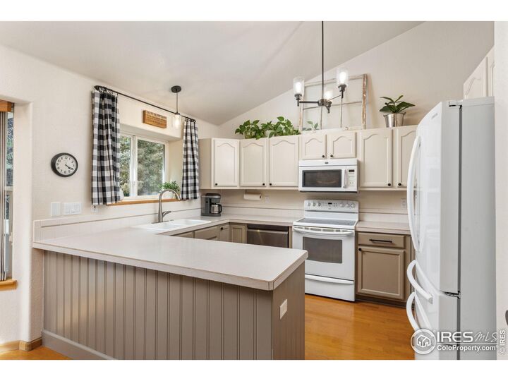 Property Photo:  1682 Stove Prairie Cir  CO 80538 