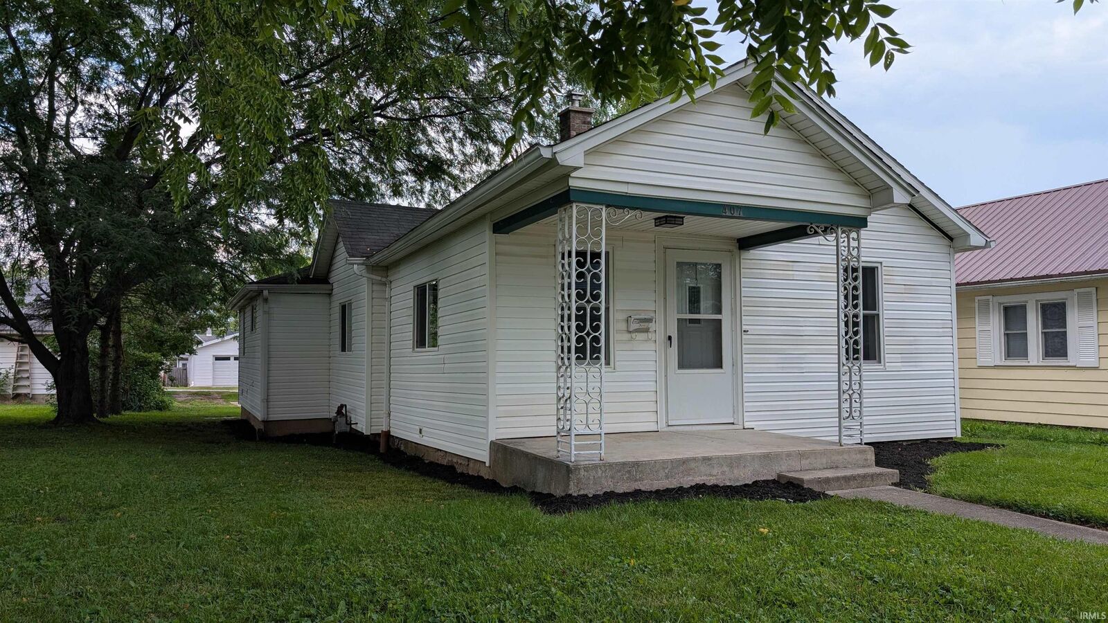 Property Photo: 407 E South Street IN 46714