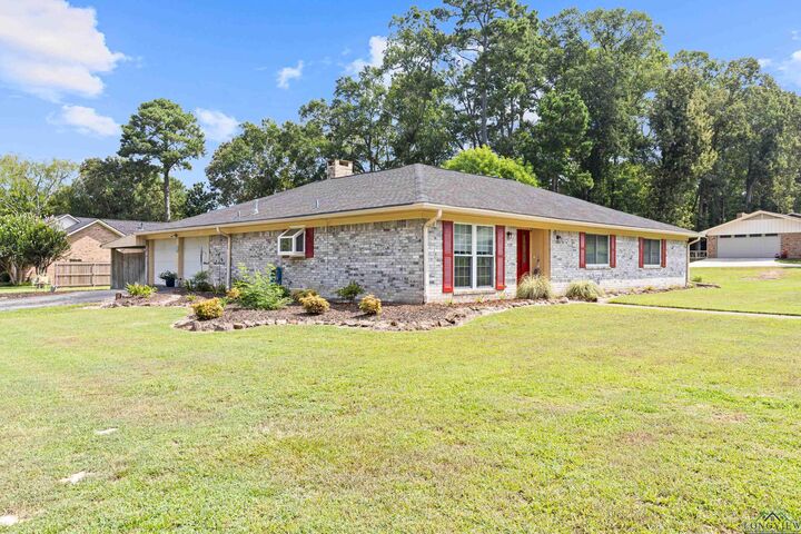 Property Photo: 1016 Camellia St TX 75644