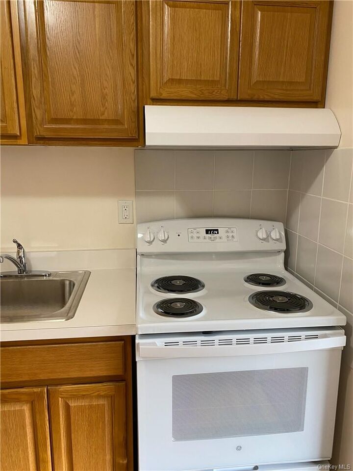 Property Photo:  433 Park Lane Park Lane  NY 10990 