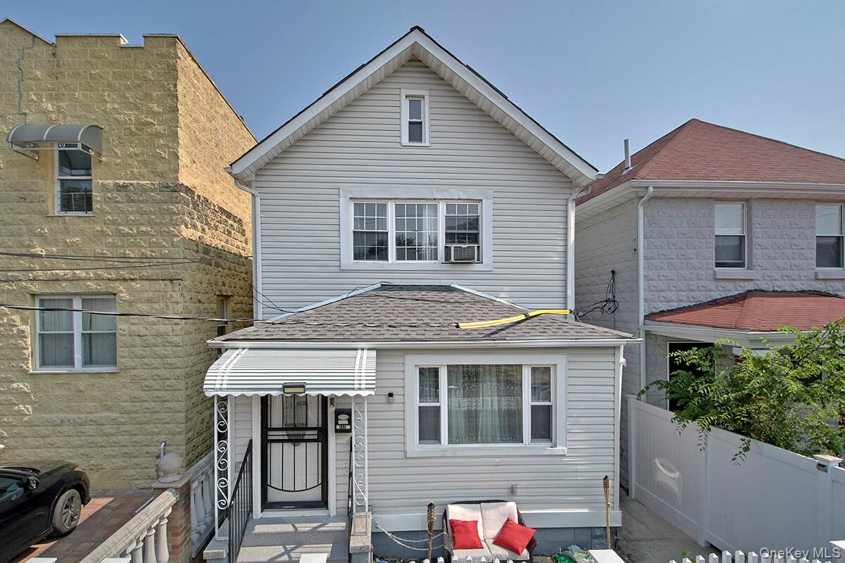 Property Photo:  833 E 229th Street  NY 10466 