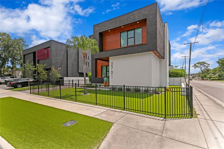 Property Photo: 2701 N Poplar Avenue FL 33602