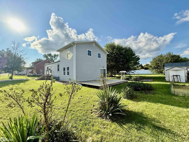 Property Photo: 1511 W State Street IA 50158