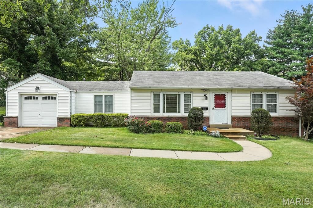 Property Photo: 2528 Shannonaire Drive MO 63136