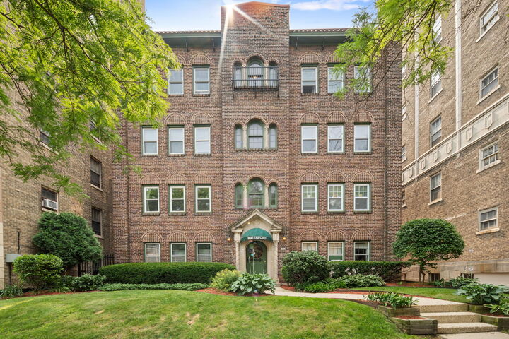 Property Photo:  1924 N Prospect Ave 3  WI 53202 