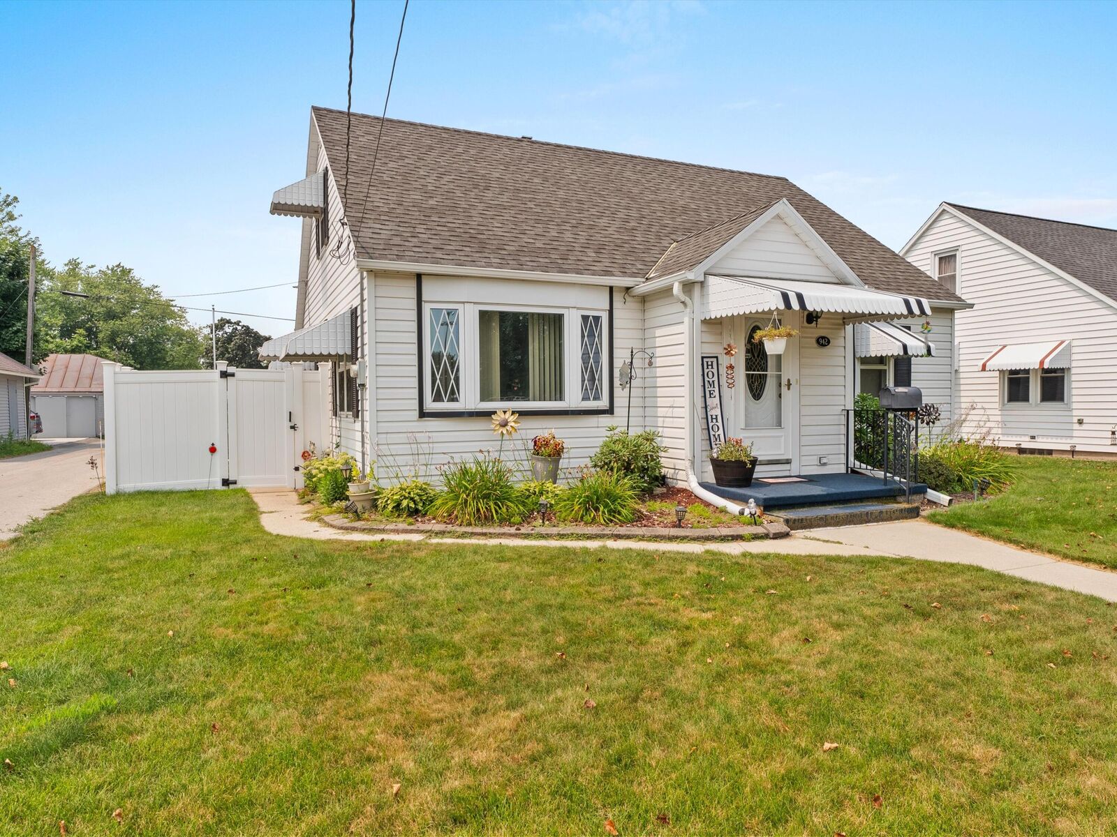 Property Photo:  942 N 21st St  WI 54220