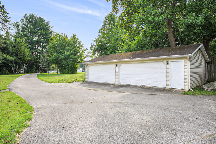 Property Photo:  1806 Bond Street  MI 49120 