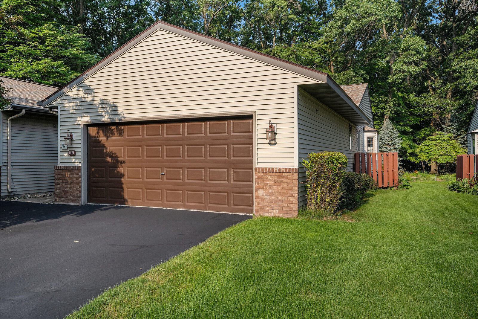 Property Photo: 1171 Creekview Drive MI 49441