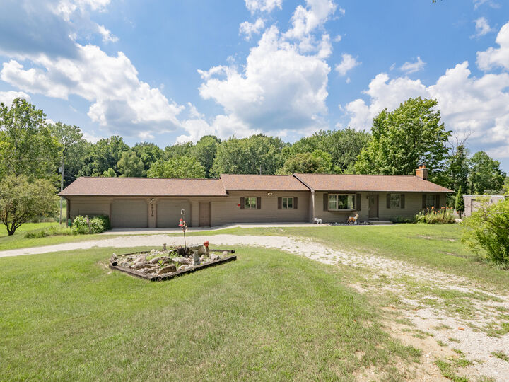 Property Photo:  48316 Cr 384  MI 49056 