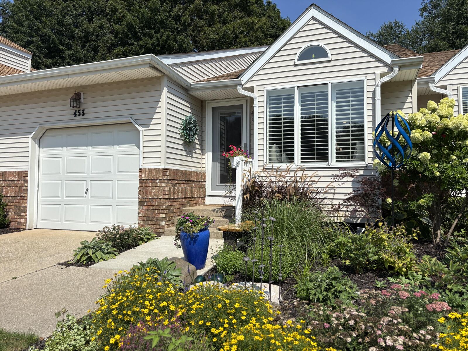 Property Photo: 453 Amity Street MI 49406