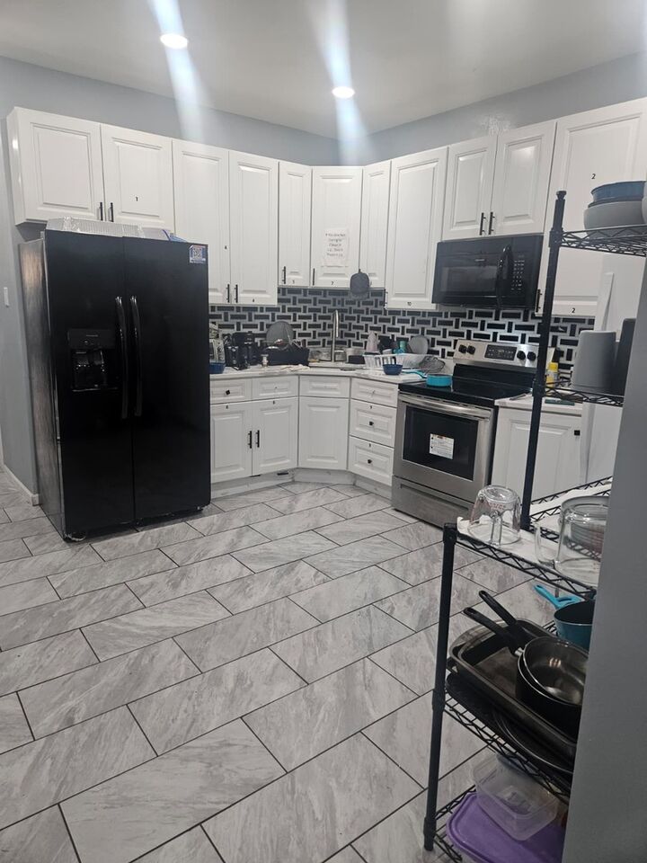 Property Photo:  8600 S Muskegon Avenue  IL 60617 