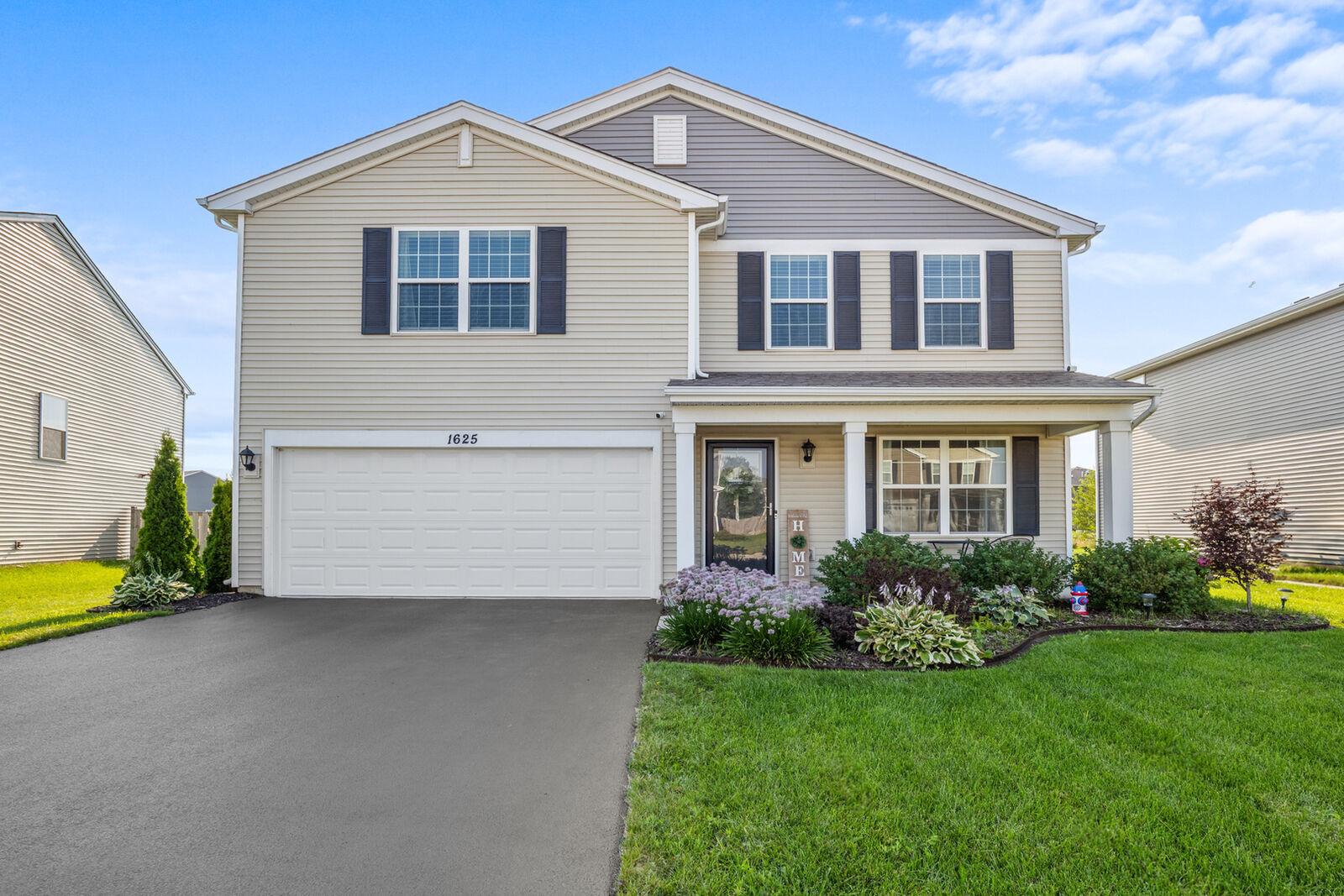 Property Photo:  1625 Bayberry Lane  IL 60140 