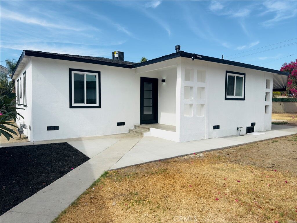 Property Photo:  8827 West Boulevard  CA 90660 