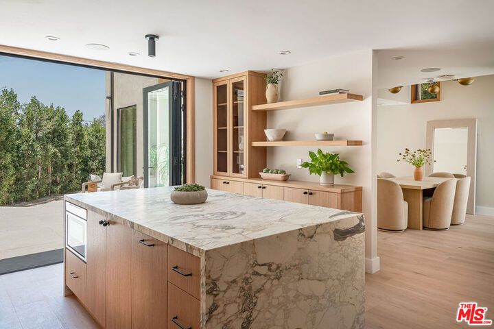 Property Photo: 3977 Oeste Avenue CA 91604