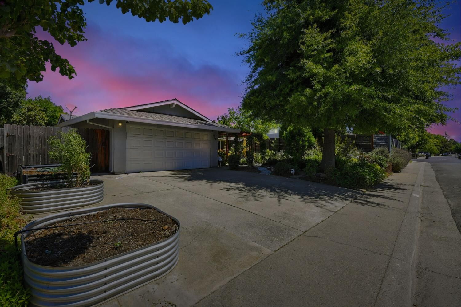 Property Photo:  9181 Starina Way  CA 95826 