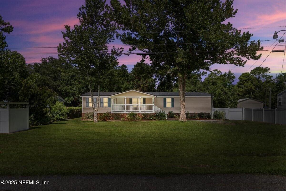 Property Photo: 464 Venetian Boulevard FL 32095