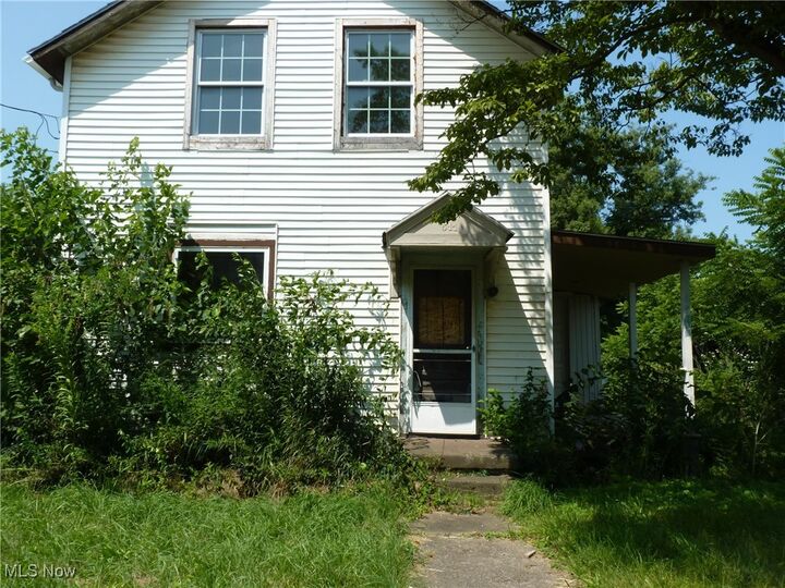 Property Photo: 511 W Ely Street OH 44601