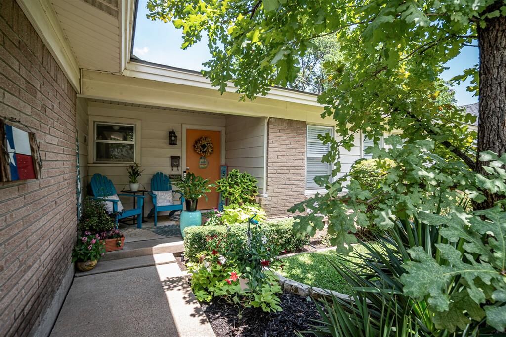 Property Photo: 2816 Sadler Avenue TX 76133